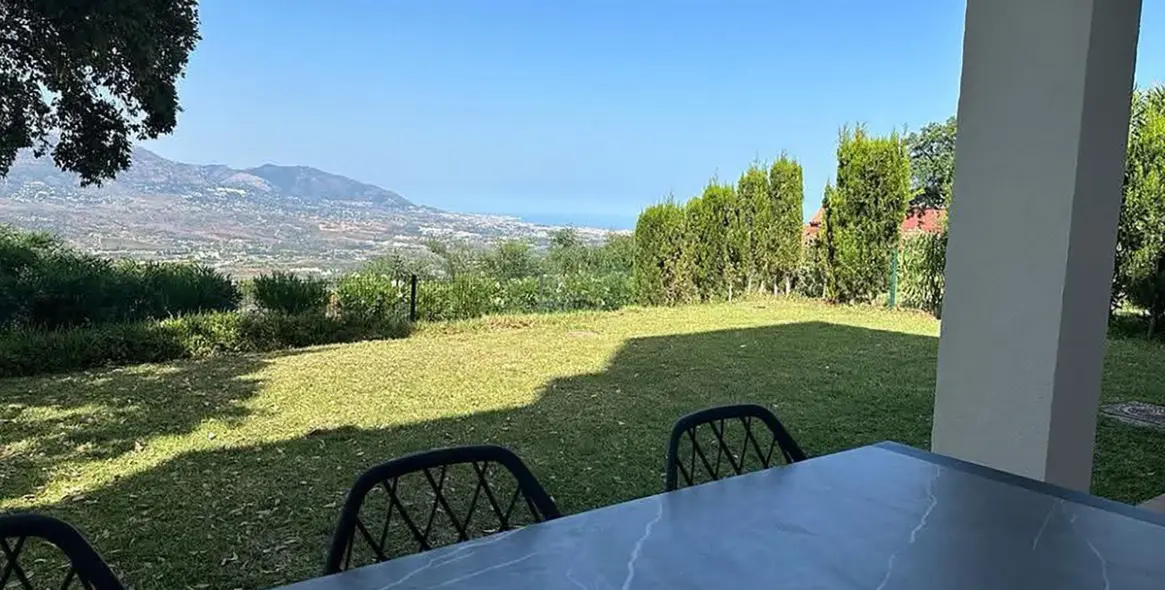 Sale of ground floor apartment in La Mairena 11