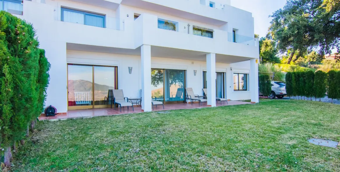 Sale of ground floor apartment in La Mairena 12