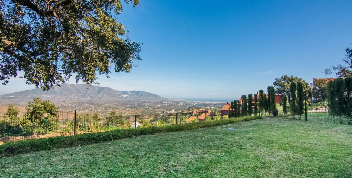 Sale of ground floor apartment in La Mairena 13