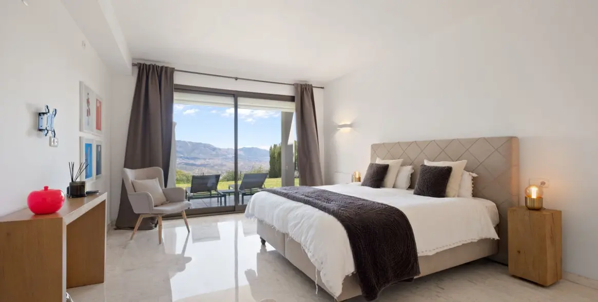 Sale of ground floor apartment in La Mairena 24