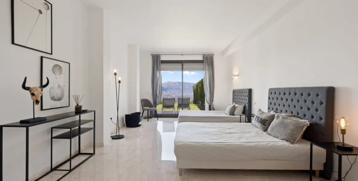 Sale of ground floor apartment in La Mairena 26