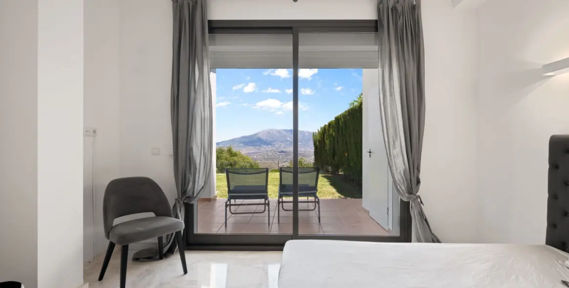 Sale of ground floor apartment in La Mairena 28