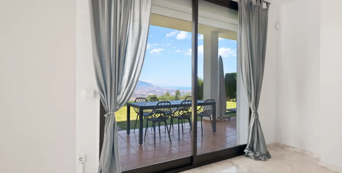 Sale of ground floor apartment in La Mairena 31