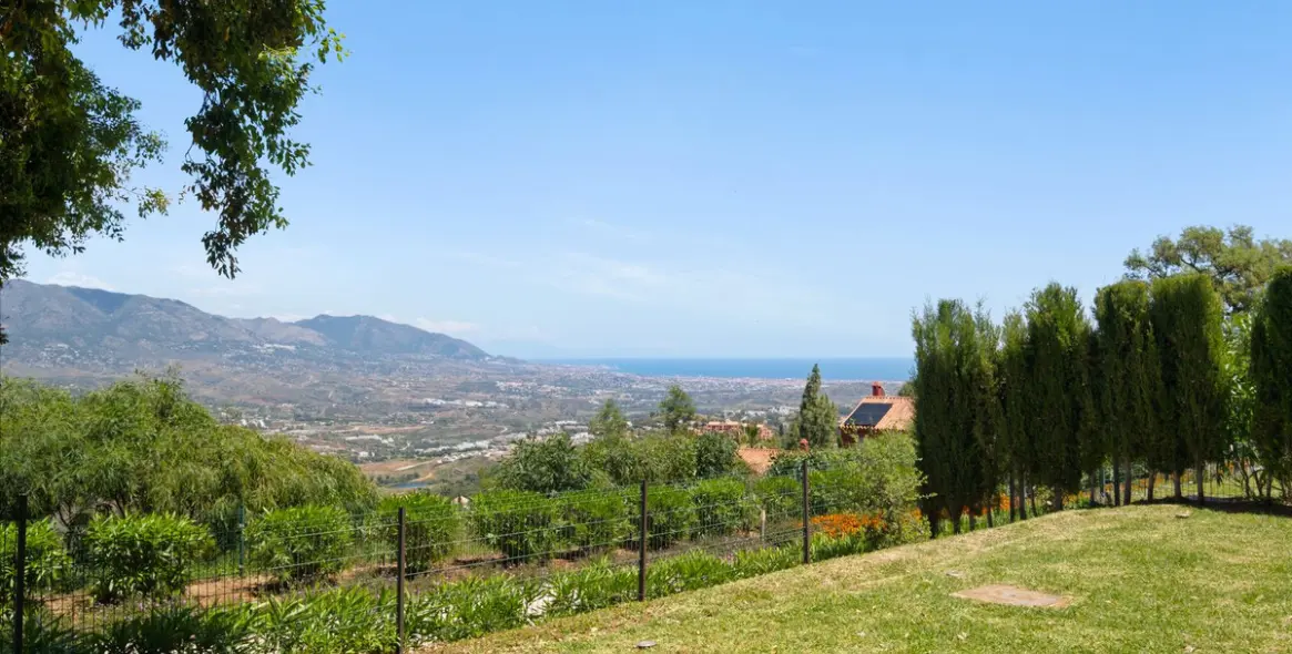 Sale of ground floor apartment in La Mairena 38