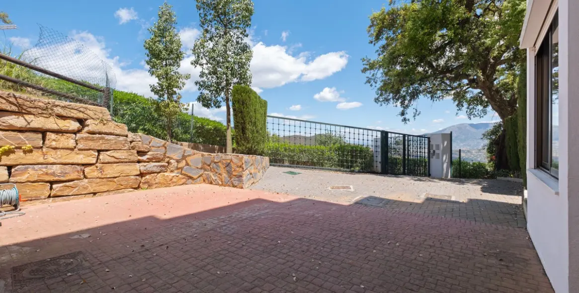 Sale of ground floor apartment in La Mairena 40