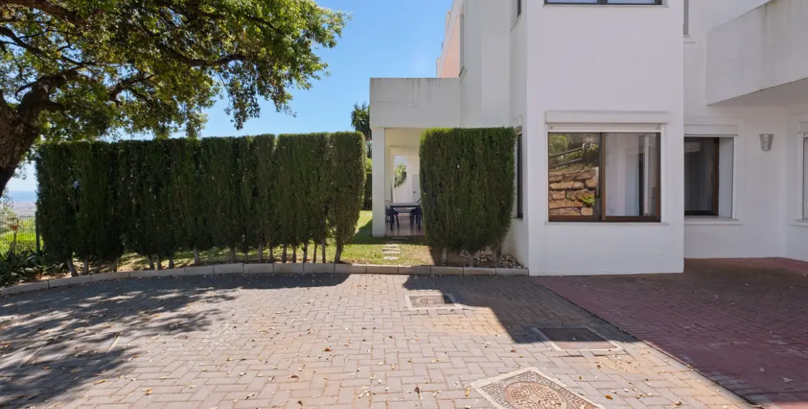 Sale of ground floor apartment in La Mairena 43