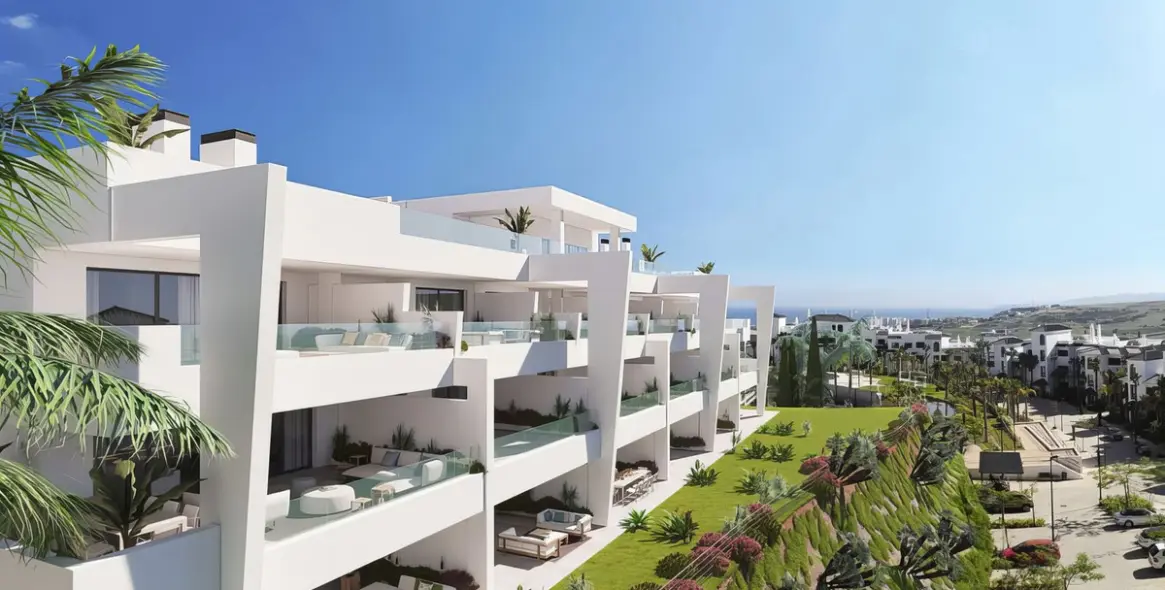 Sale of middle floor apartment in Estepona 1
