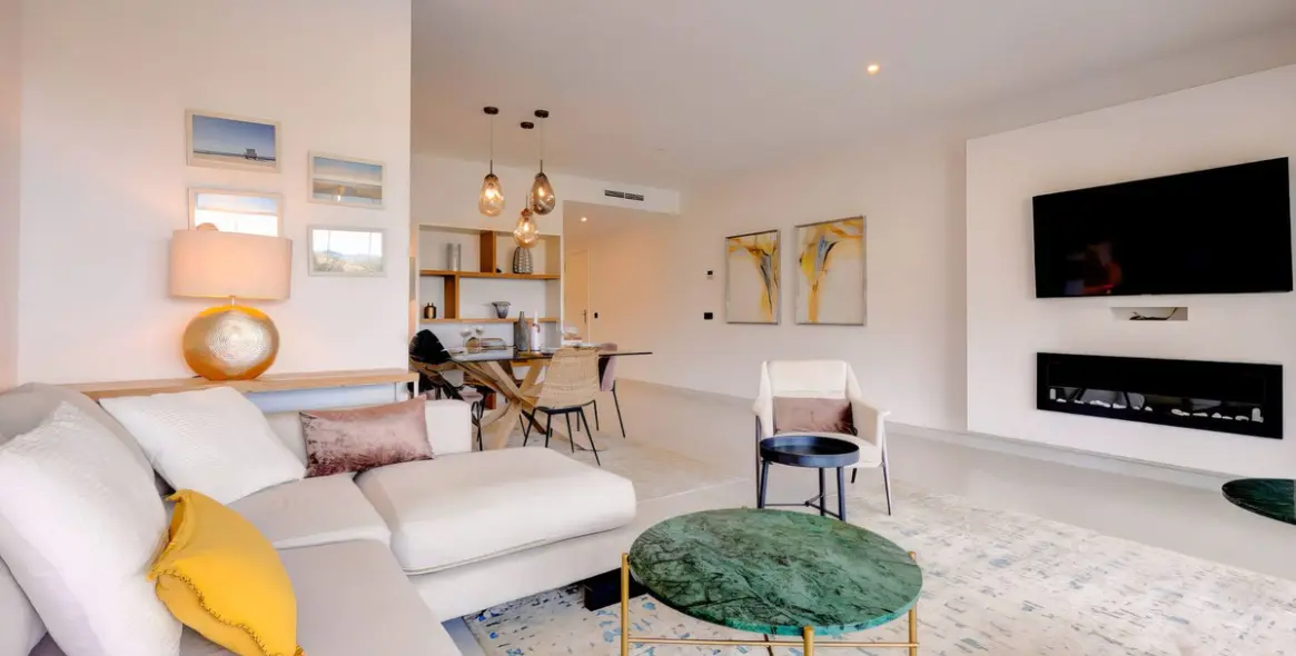 Sale of middle floor apartment in Estepona 3