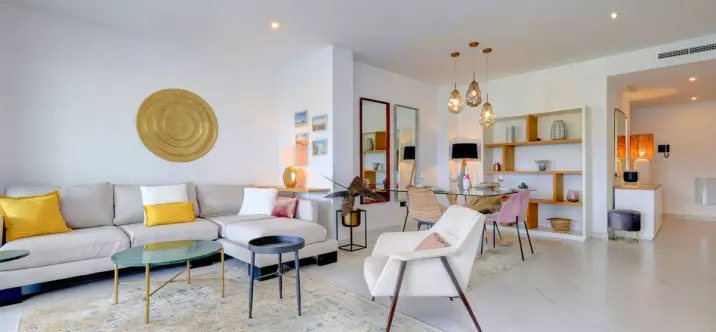 Sale of middle floor apartment in Estepona 3