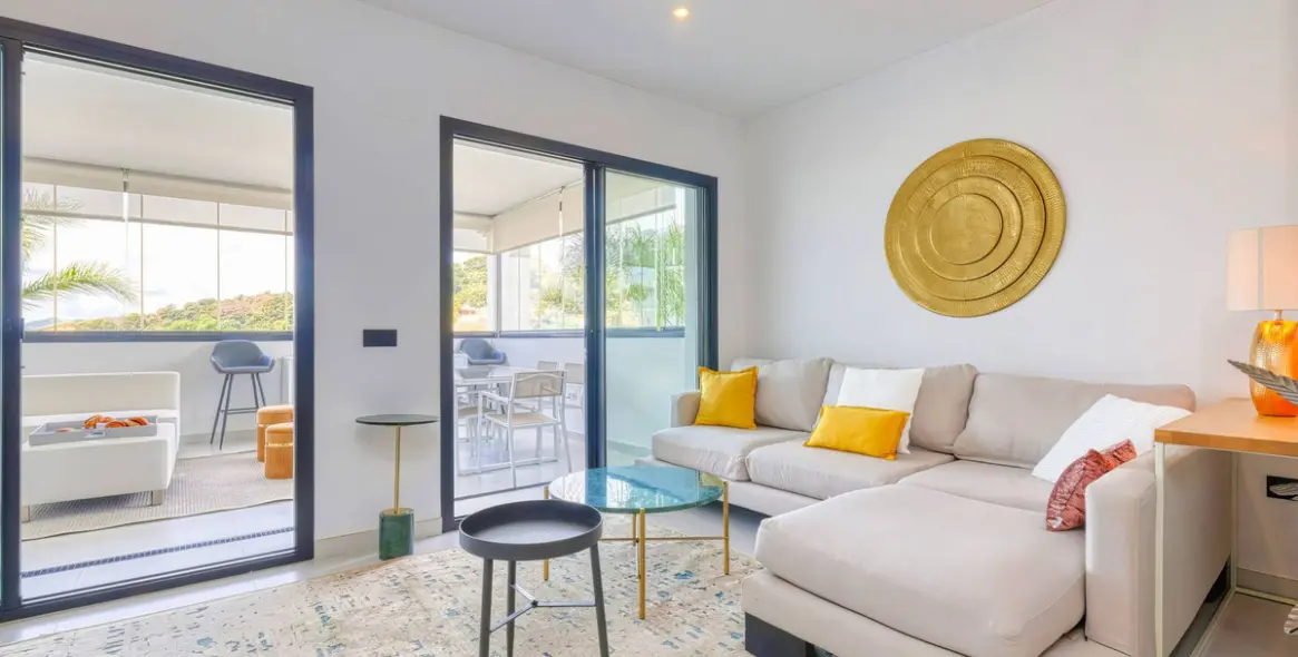 Sale of middle floor apartment in Estepona 12