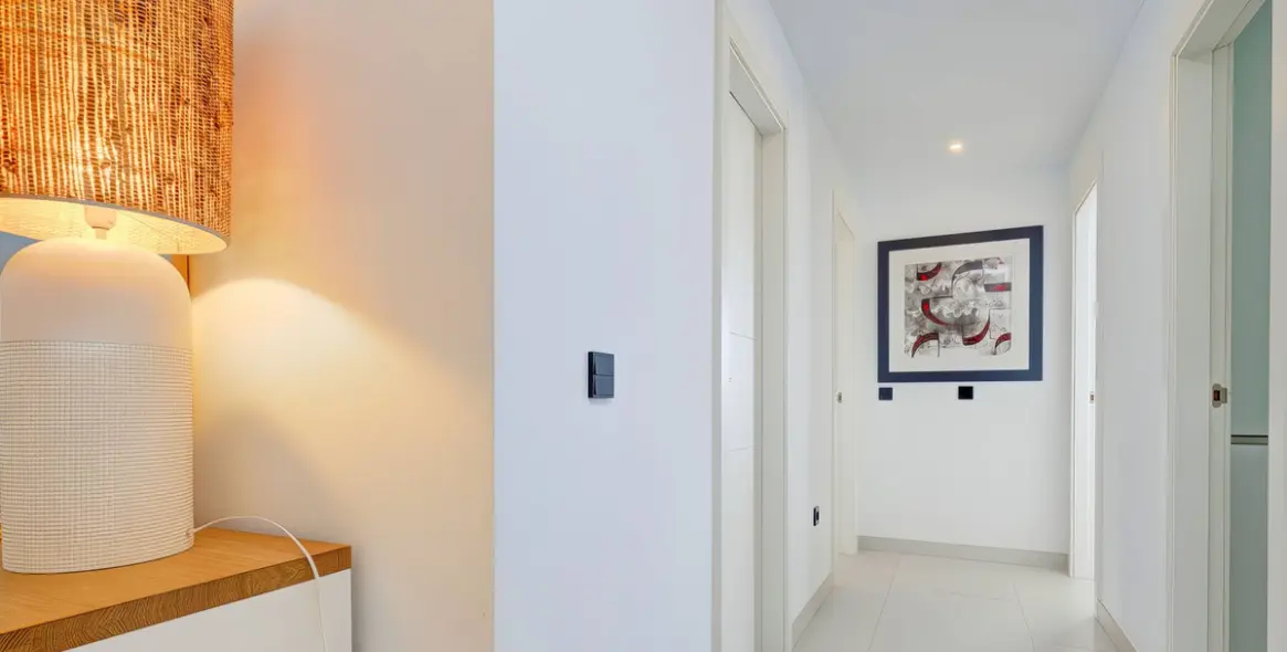 Sale of middle floor apartment in Estepona 18