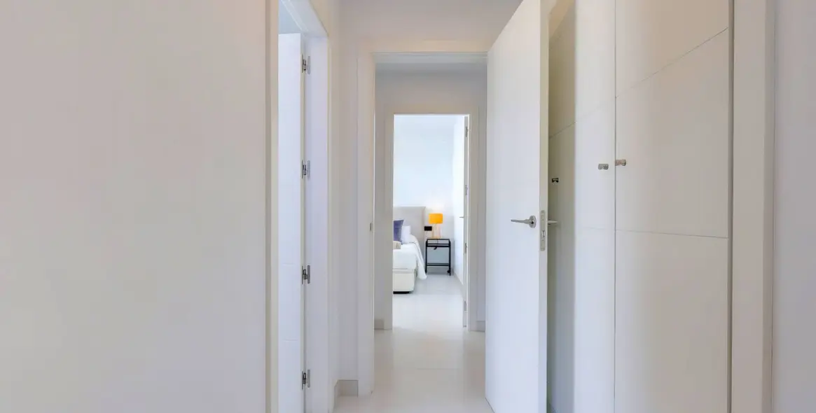 Sale of middle floor apartment in Estepona 19