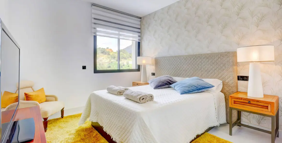 Sale of middle floor apartment in Estepona 22