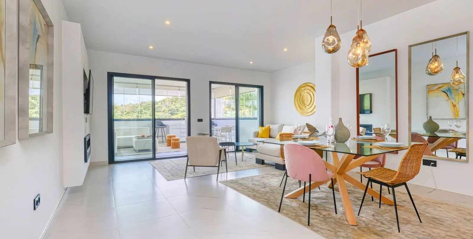 Sale of middle floor apartment in Estepona 2