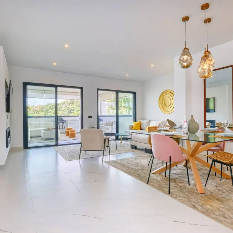 Sale of middle floor apartment in Estepona