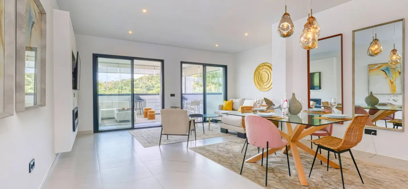 Sale of middle floor apartment in Estepona 1