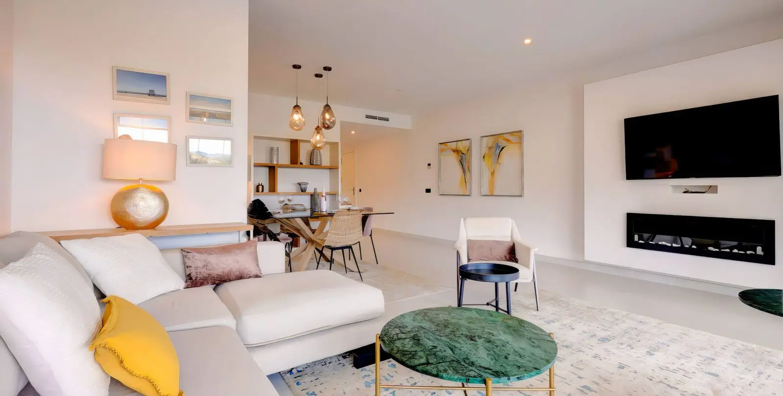Sale of middle floor apartment in Estepona 3