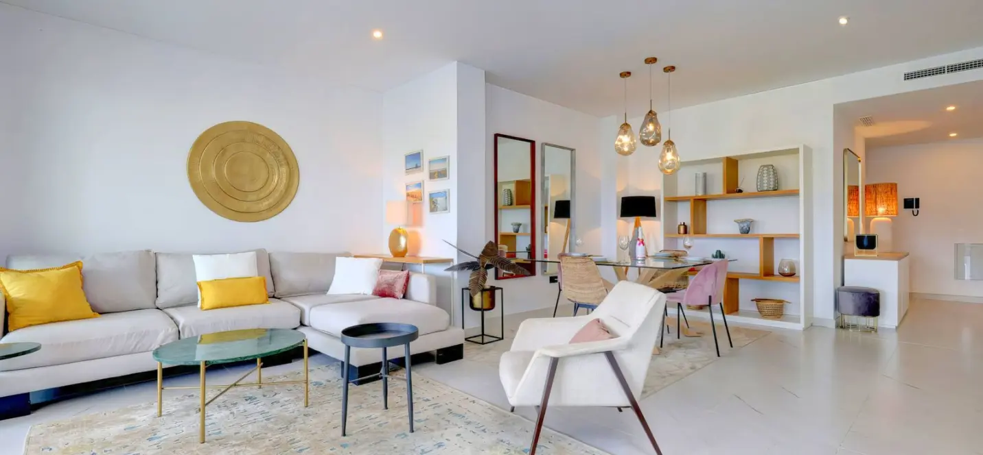 Sale of middle floor apartment in Estepona 3