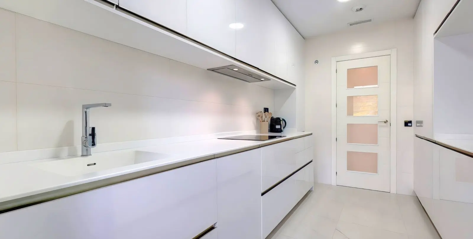 Sale of middle floor apartment in Estepona 6