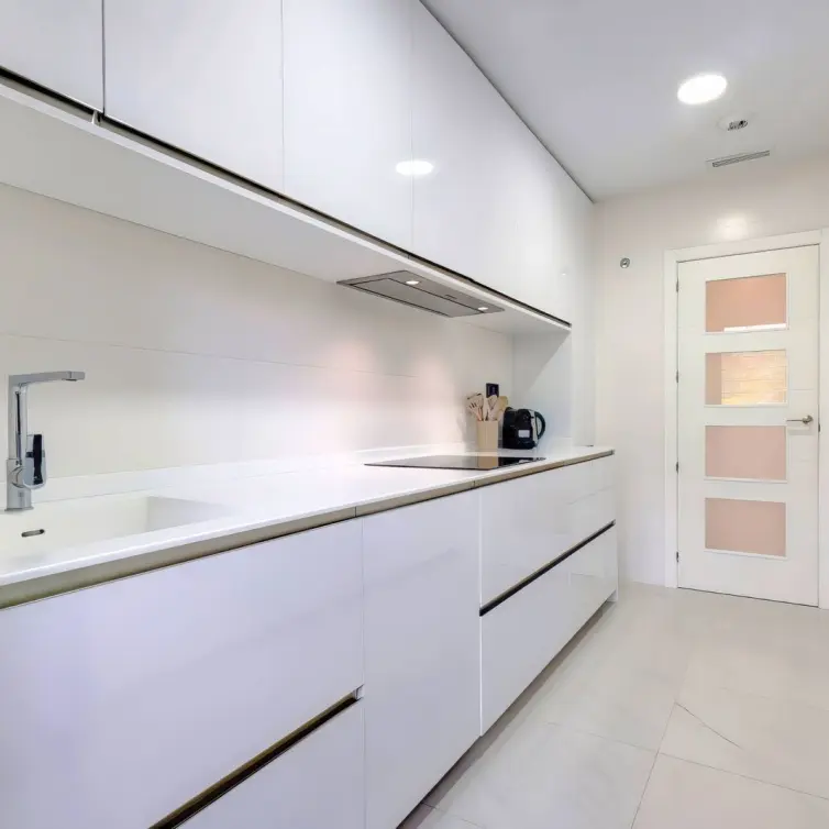 Sale of middle floor apartment in Estepona