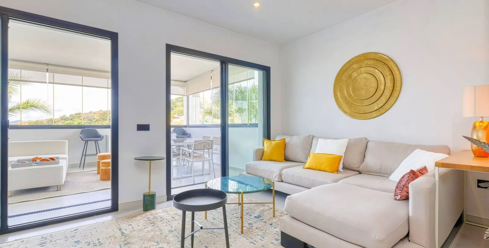 Sale of middle floor apartment in Estepona 12