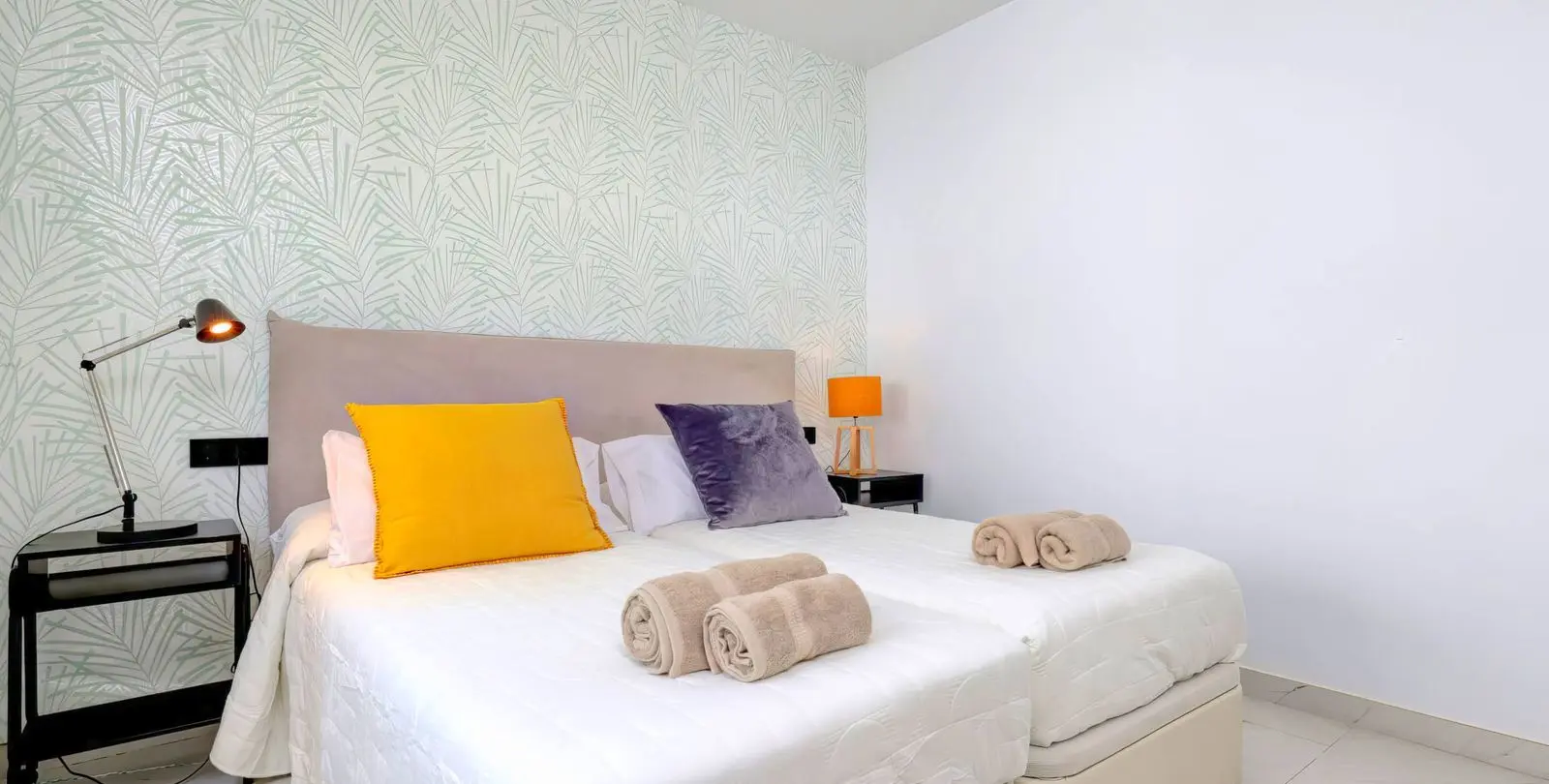 Sale of middle floor apartment in Estepona 21