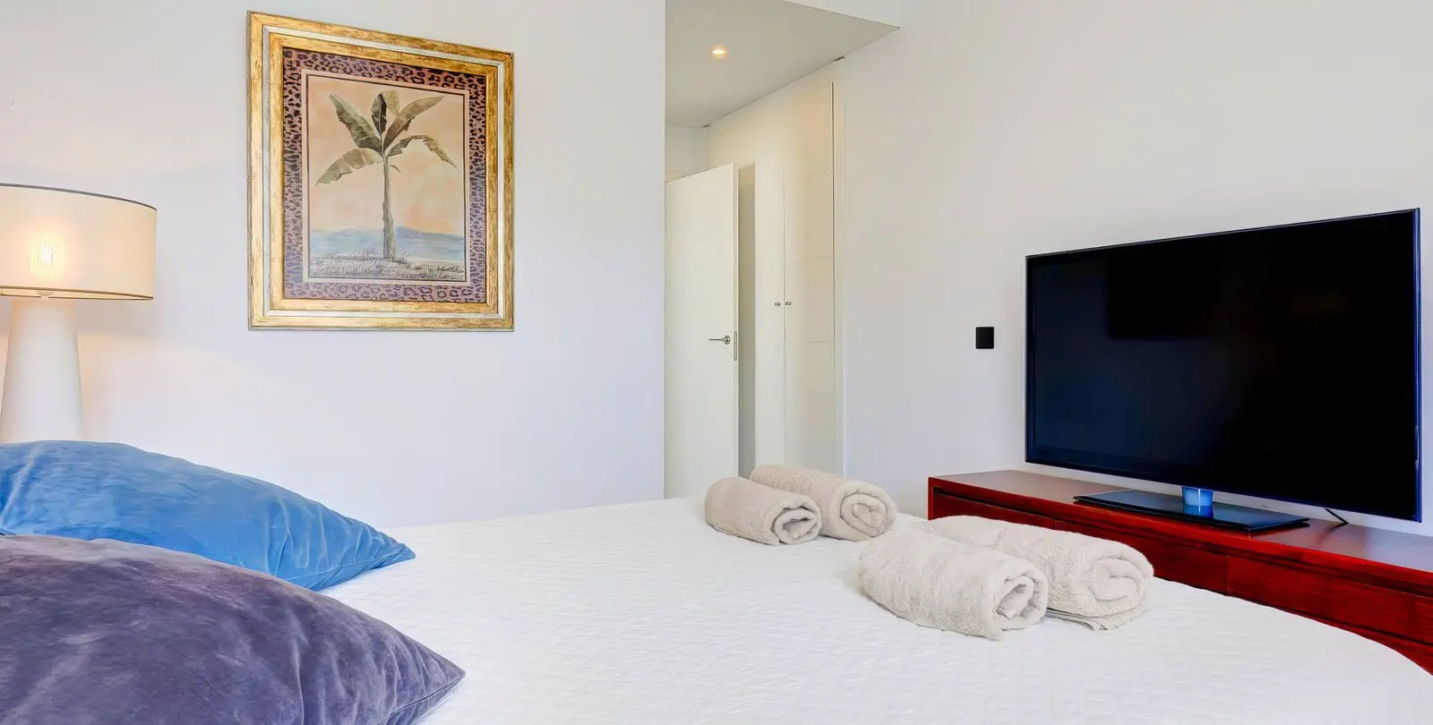Sale of middle floor apartment in Estepona 24