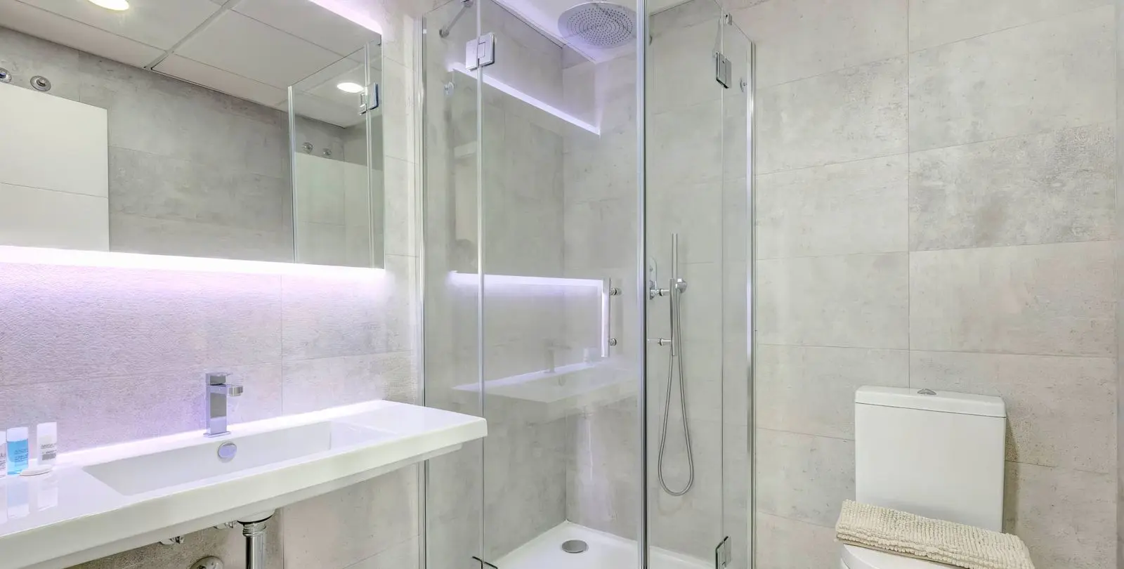 Sale of middle floor apartment in Estepona 25