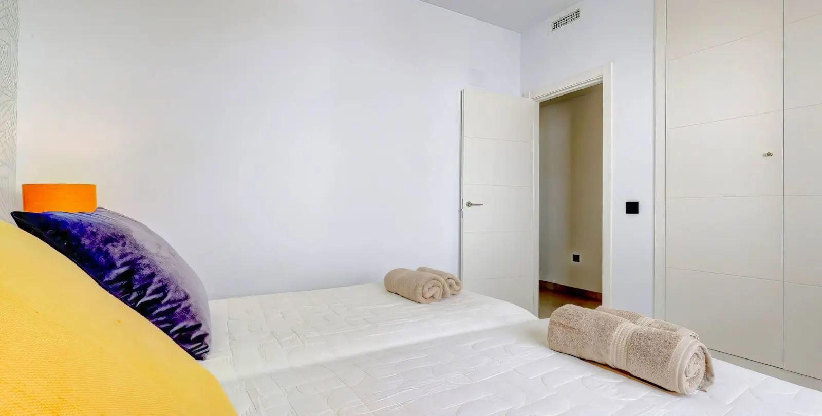 Sale of middle floor apartment in Estepona 29