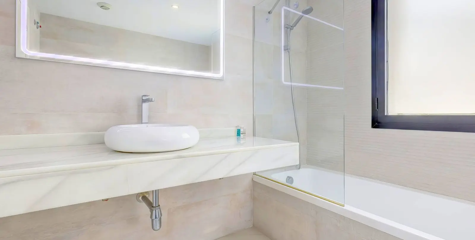 Sale of middle floor apartment in Estepona 31