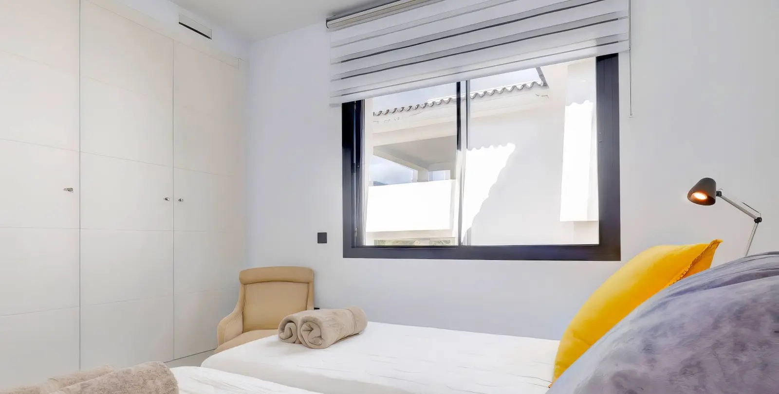 Sale of middle floor apartment in Estepona 32