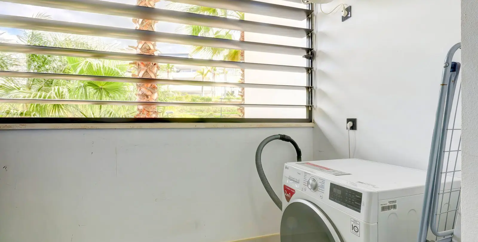Sale of middle floor apartment in Estepona 35