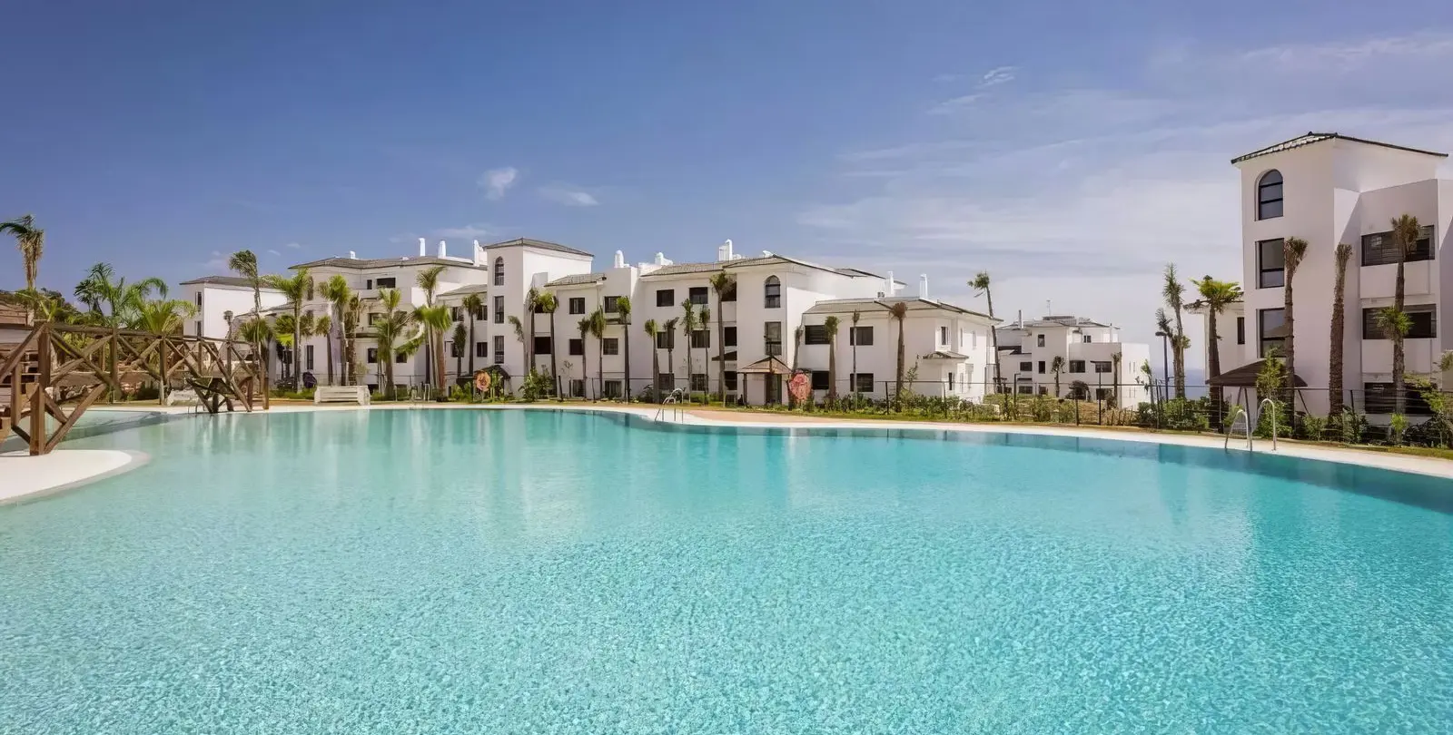 Sale of middle floor apartment in Estepona 37