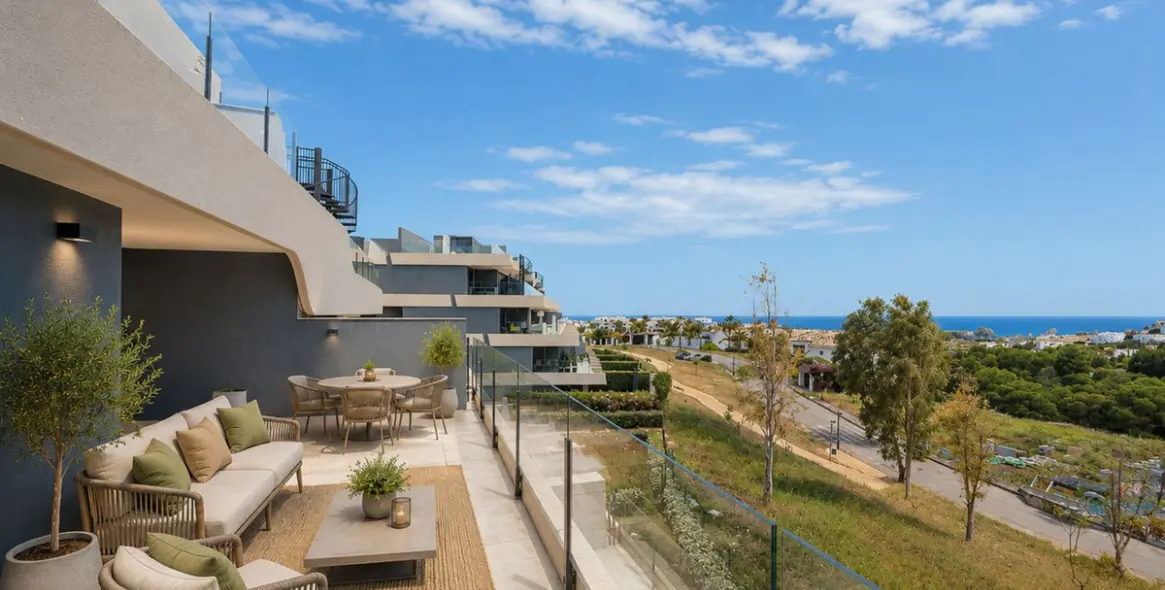 Продажа апартаментов на среднем этаже в Estepona 5