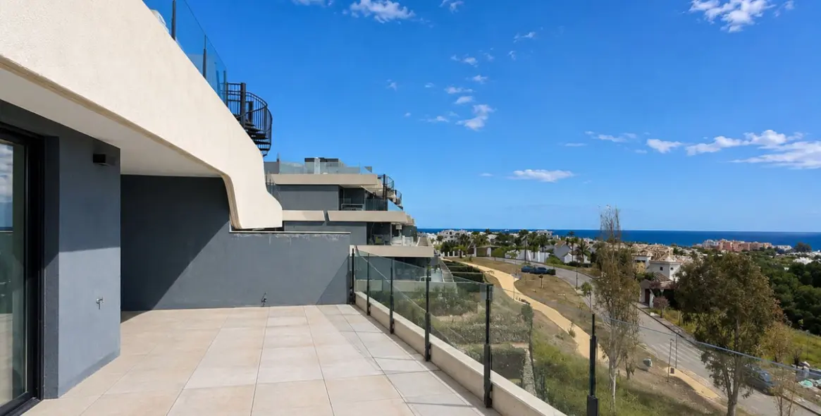 Продажа апартаментов на среднем этаже в Estepona 6