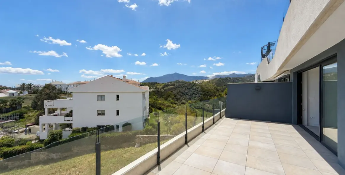Продажа апартаментов на среднем этаже в Estepona 8