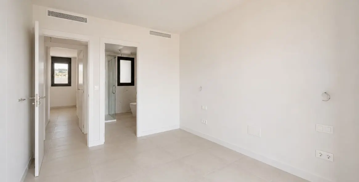 Продажа апартаментов на среднем этаже в Estepona 11