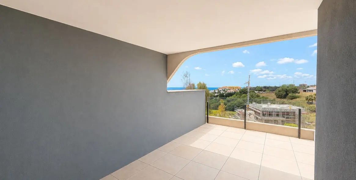 Продажа апартаментов на среднем этаже в Estepona 13