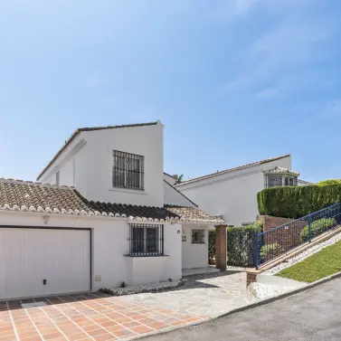 Sale of detached villa in El Chaparral