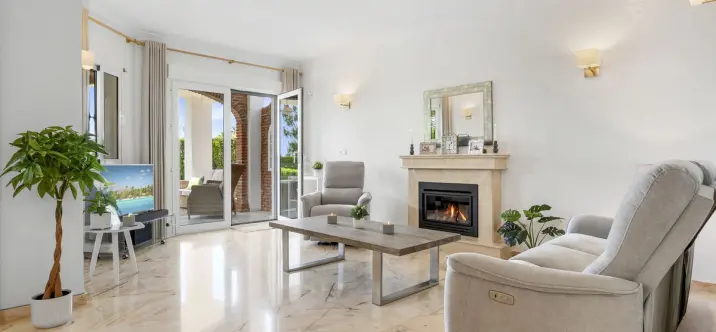 Sale of detached villa in El Chaparral 3