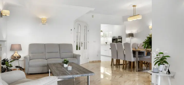 Sale of detached villa in El Chaparral 4