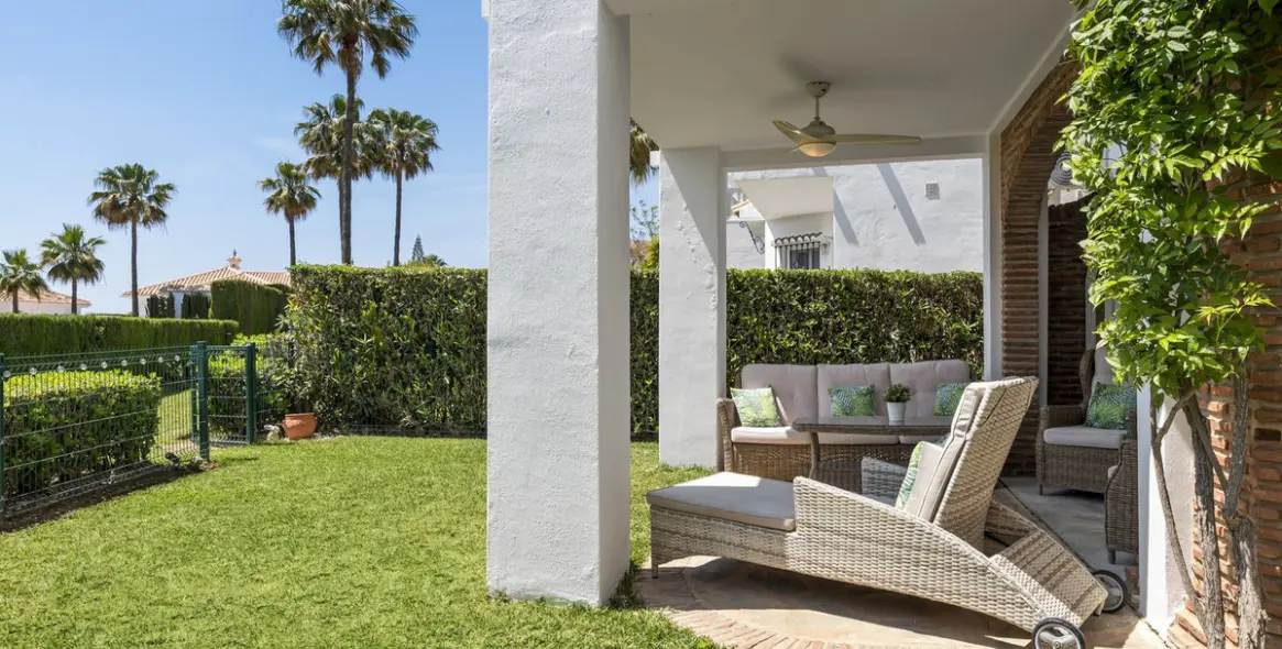 Sale of detached villa in El Chaparral 34