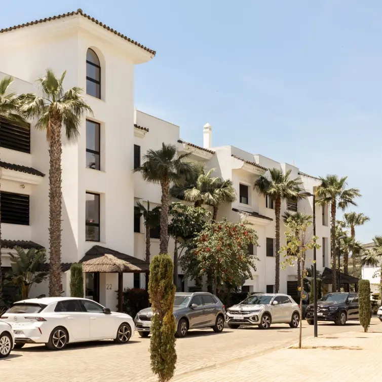 Продажа апартаментов на первом этаже в Estepona