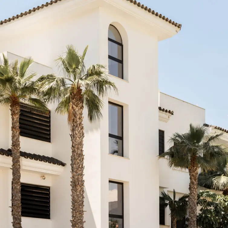 Продажа апартаментов на первом этаже в Estepona