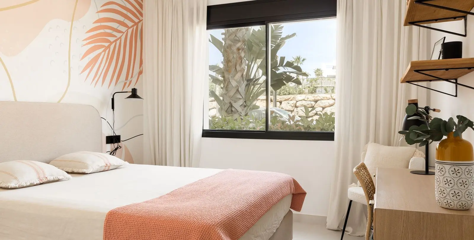 Sale of ground floor apartment in Estepona 18