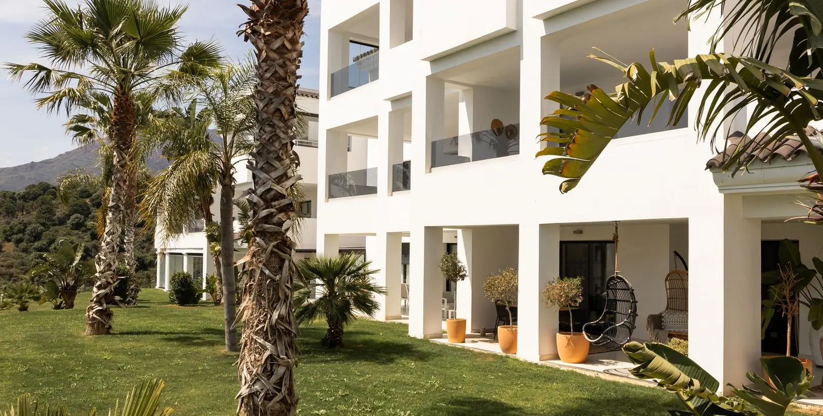 Sale of ground floor apartment in Estepona 30