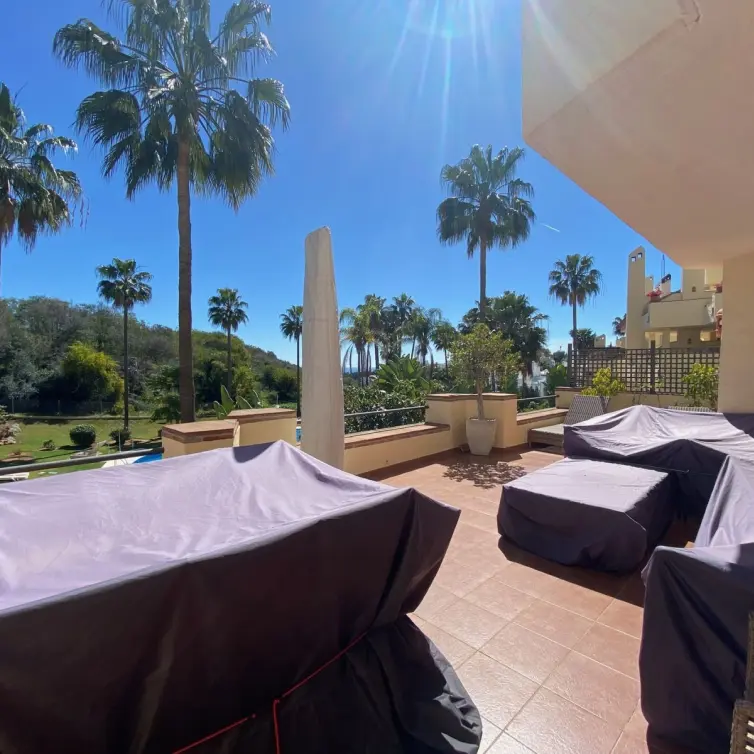 Sale of middle floor apartment in The Golden Mile