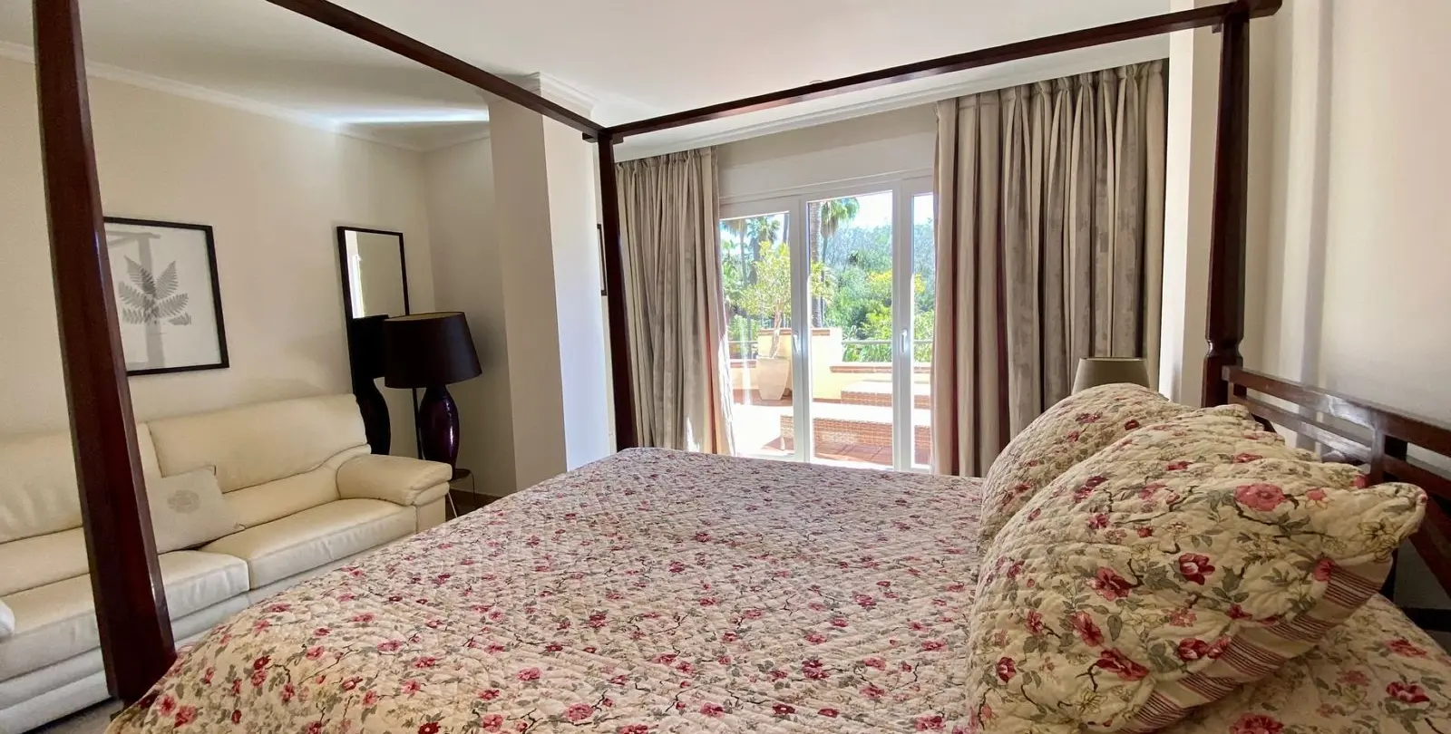 Venta de apartamento en planta media en The Golden Mile 16