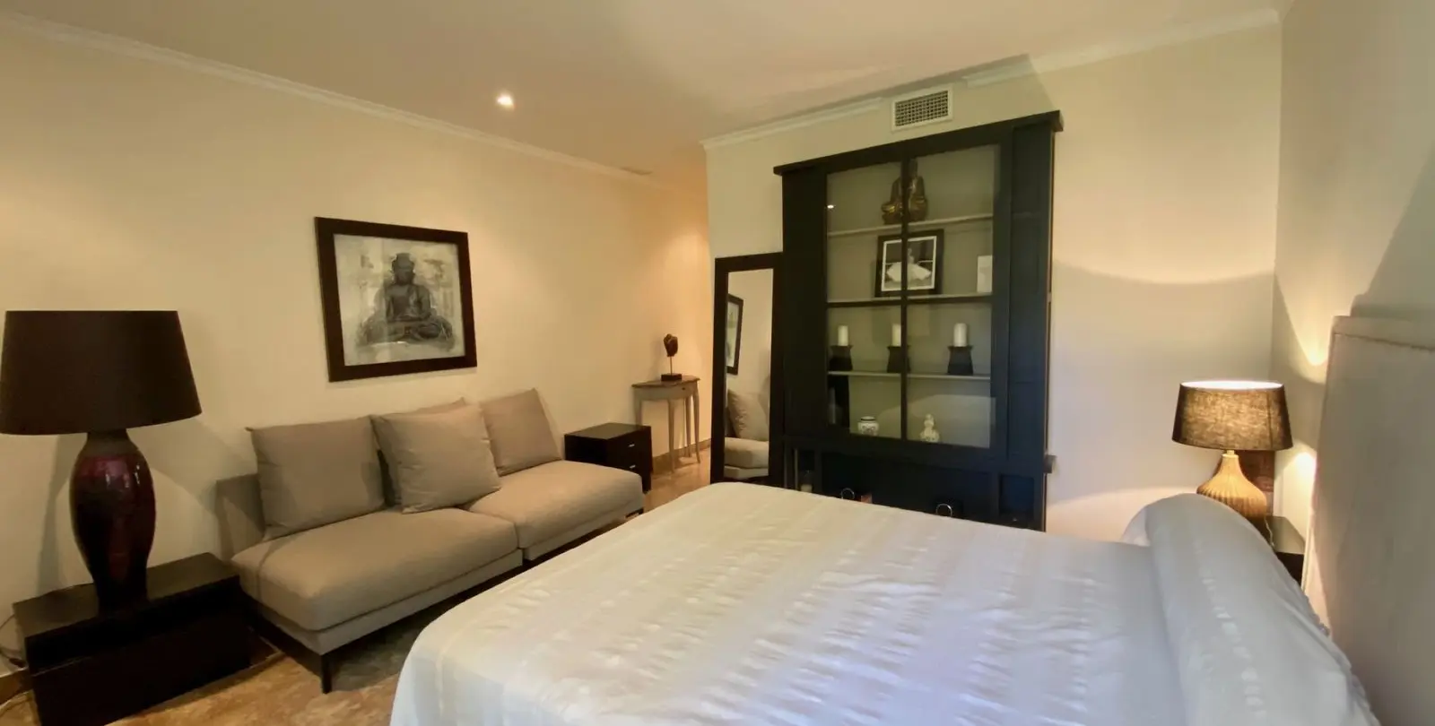 Venta de apartamento en planta media en The Golden Mile 21