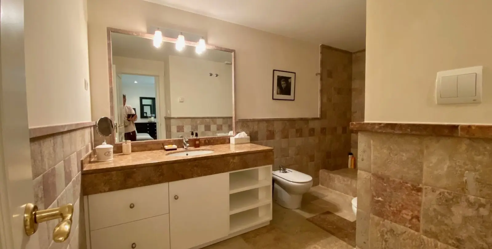 Venta de apartamento en planta media en The Golden Mile 24